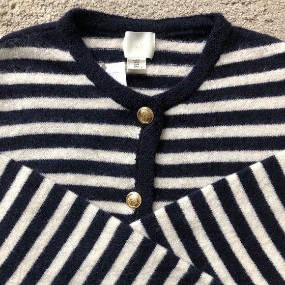 H&M Crewneck Cardigan Sweater.NWT. - Picture 2 of 5